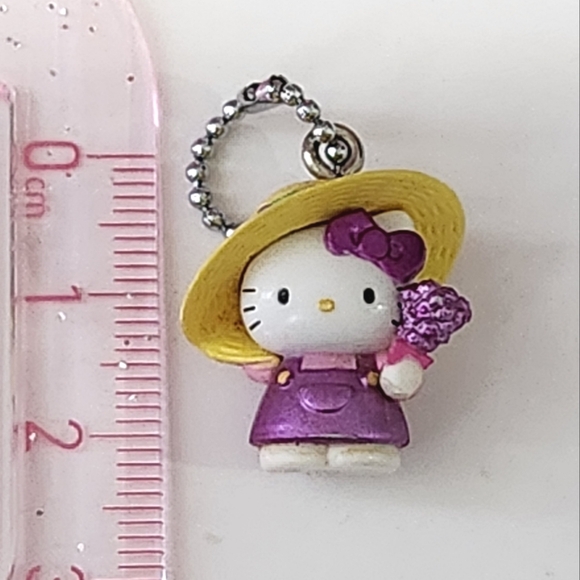 Mini Hello Kitty Keychain - Picture 5 of 5